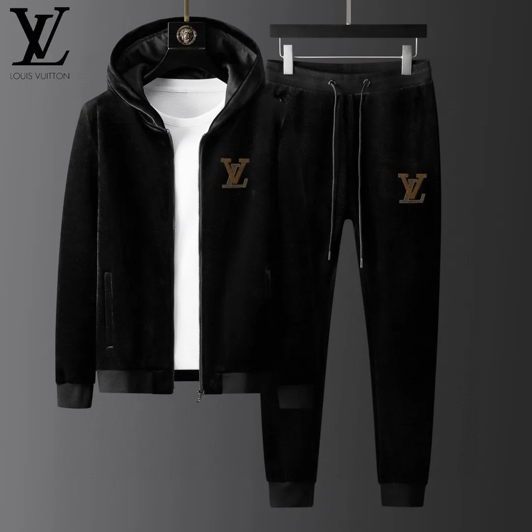 🅿️460 [LV Louis Vuitton] (Fat Man Gospel) 2025 autumn and winter new double-sided gold velvet suit is here (thick velvet) Milan fashion designer handsome cardigan suit, sneak peek, exclusive ready sale, simple yet fashionable, simple and capable, showing elegance, luxury, fashion and supreme quality, suitable for various occasions. Equipped with customer-supplied high-end hardware with logo and engraved embroidery technology M-4XL (can wear up to 200 pounds)